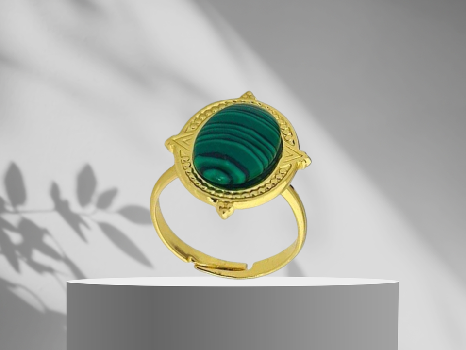 Fashion Ring green stone adjustible