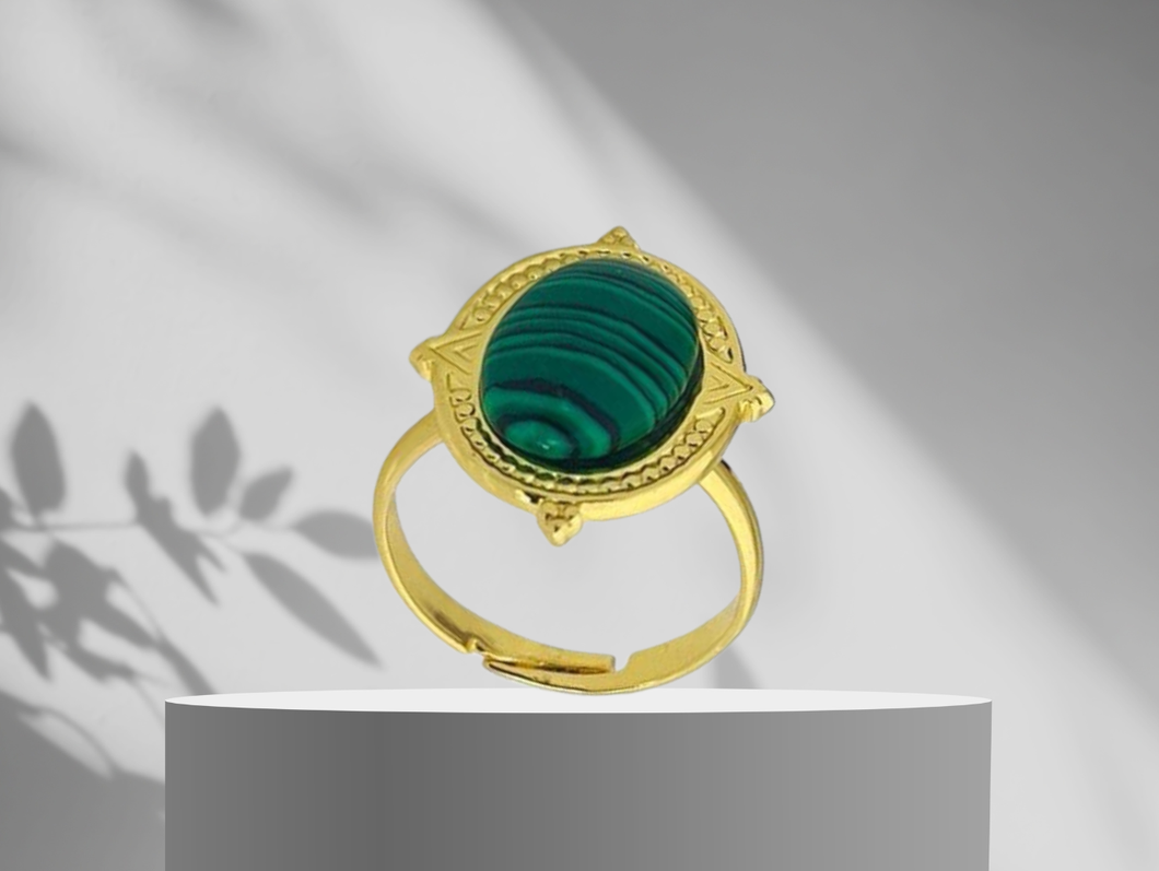 Fashion Ring green stone adjustible