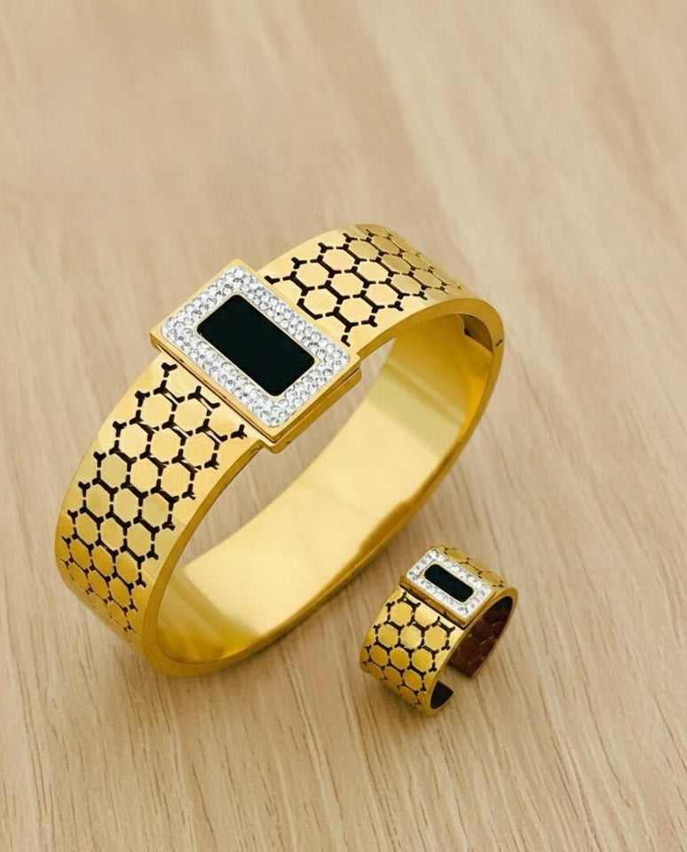 Golden Hand cuff with same ring 18k