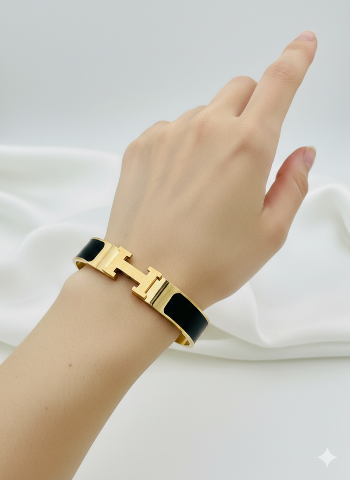 Elegant Iconic H-Cuff