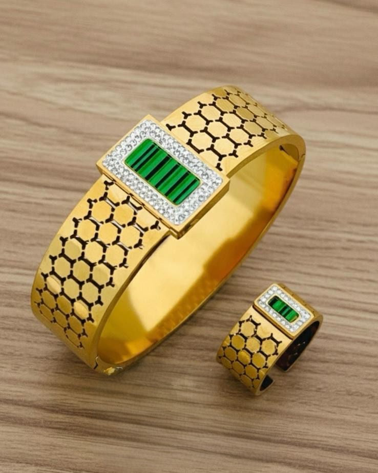 Golden Hand cuff with same ring 18k